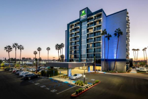 Holiday Inn Express & Suites Santa Ana - Orange County, an IHG Hotel